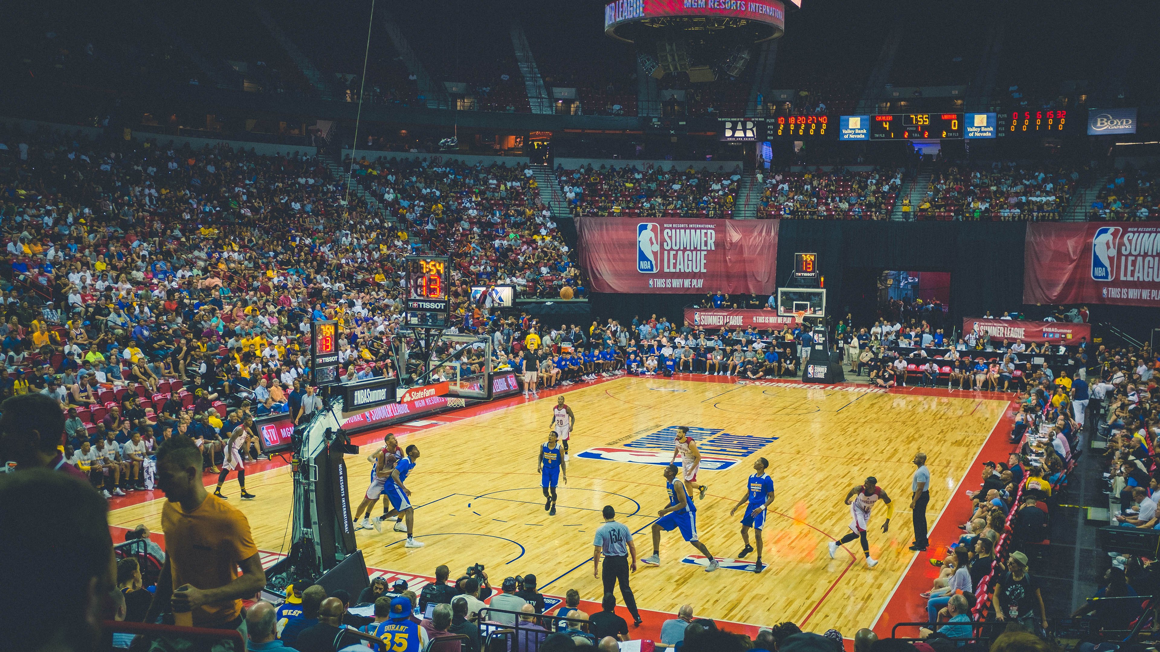 开云体育在线赛事直播-中国男篮保持高压防守 限制对手得分，中国男篮高原训练